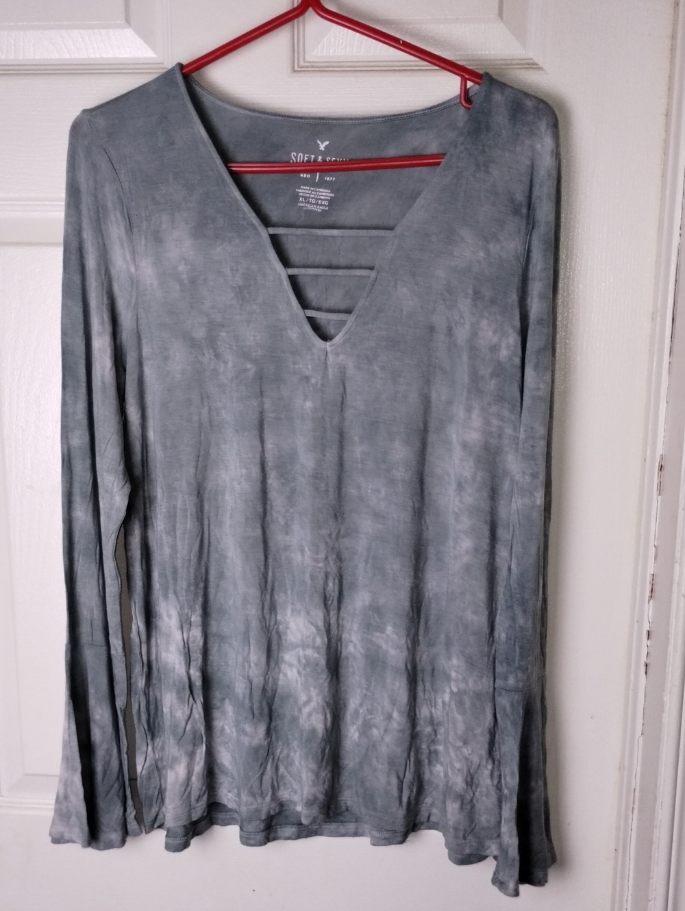 American Eagle Soft & Sexy Tie Dye Bell Sleeve Top Strappy Boho V-Neck Gray XL